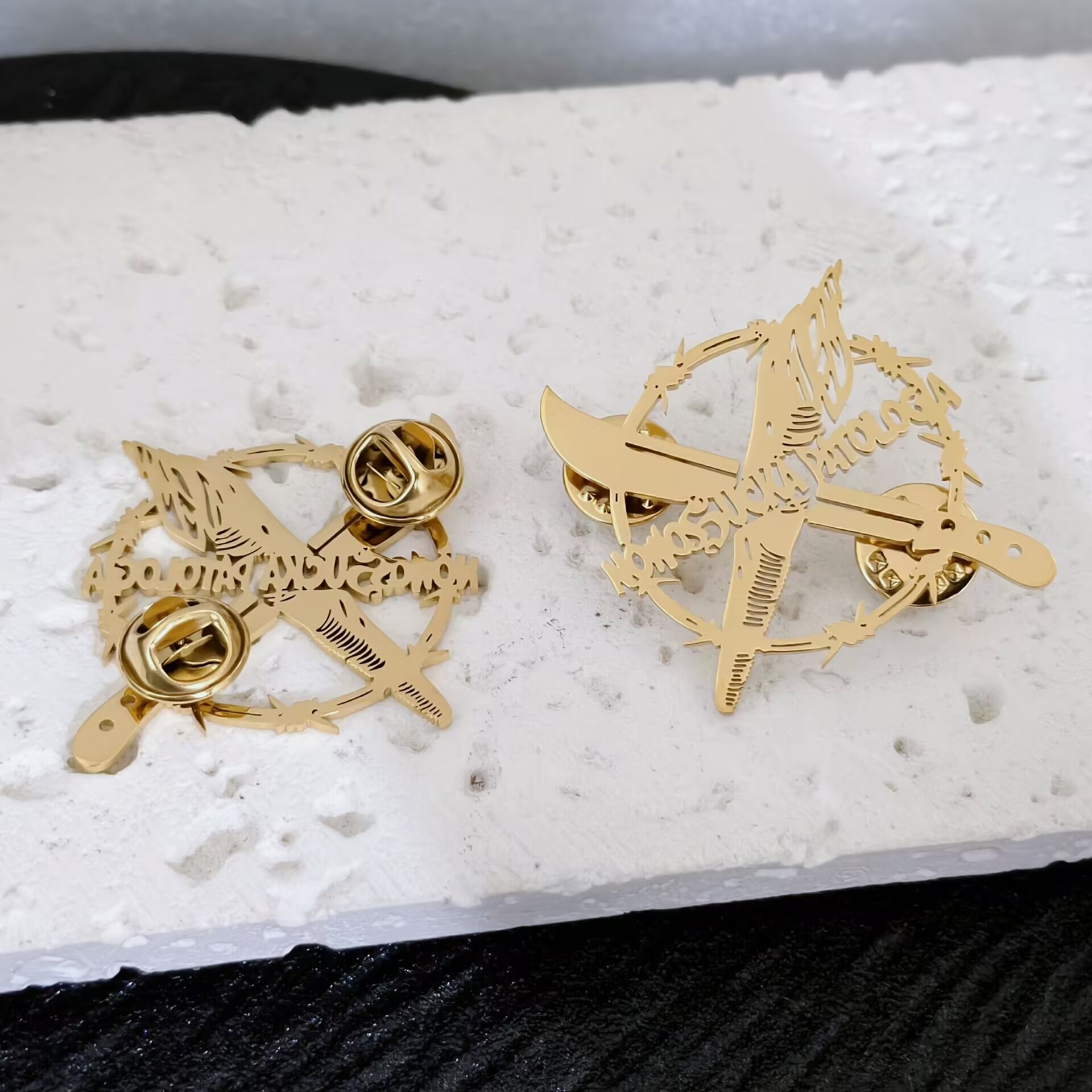 Индивидуальная брошь из нержав – обзор и цена Tuxedo Lapel Pin